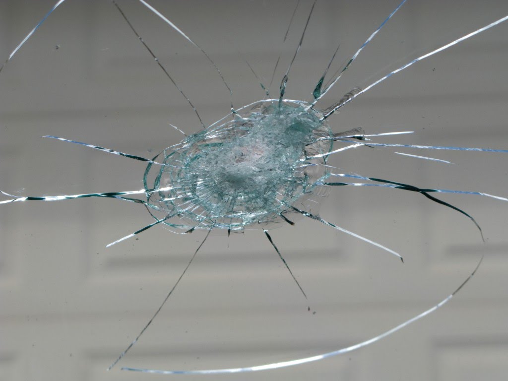 Ремонт сколов и трещин на стекле: как самостоятельно заделать повреждения?