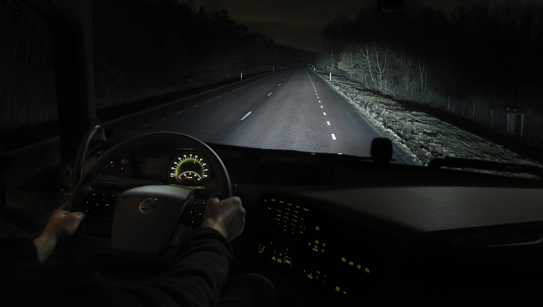 В темное время видно. Ночь дорога за рулем. Езда ночью. Ночная дорога. Трасса вид из машины.