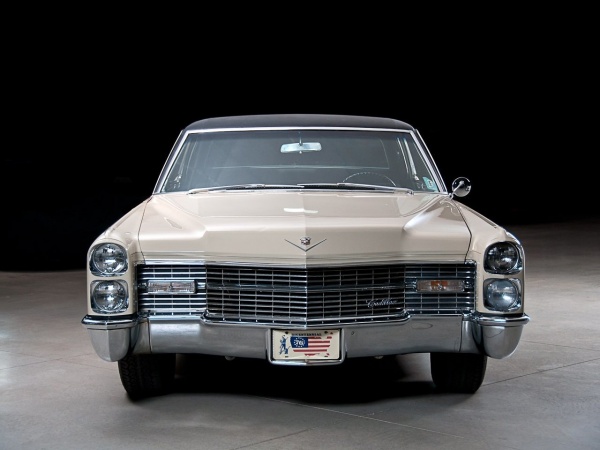Cadillac DeVille фото