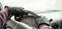 Почему зимние перчатки нельзя надевать при вождении